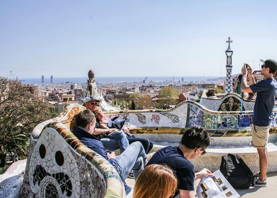12 oplevelser i Barcelona: I Gràcia finder du et afslappet lokalliv og kan nyde to Gaudí-bygninger - Politiken