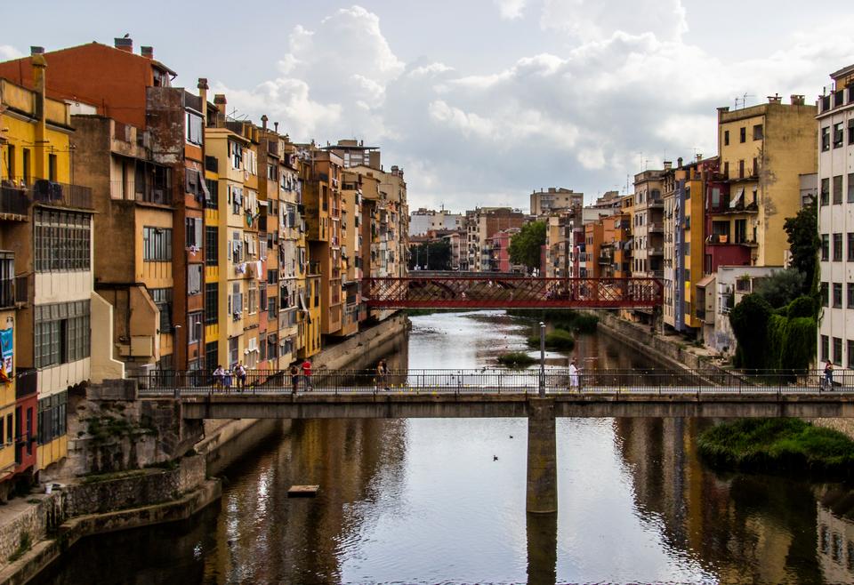 Weekend i: Her er den spanske by, folk fra Barcelona flytter til - Politiken